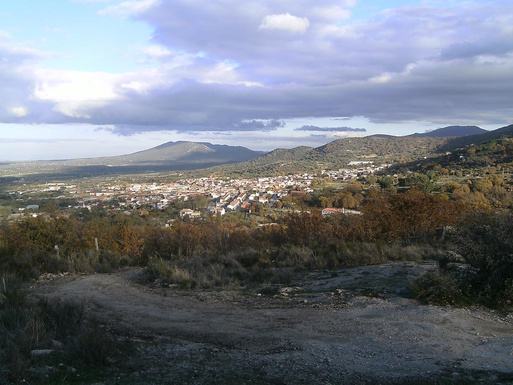 Alojamiento Cr Cuatro Caminos San Pablo de los Montes Exterior photo